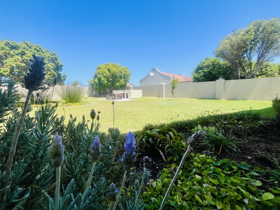 2 Bedroom Property for Sale in Sandbaai Western Cape